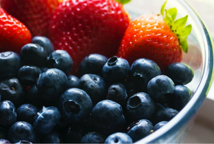 Berries, rich in antioxidants, particularly flavonoids, may reduce depression symptoms
